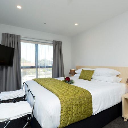 2 On Whiteleigh And 239 On Lincoln Motel ไครสต์เชิร์ช ภายนอก รูปภาพ A bedroom at the hotel
