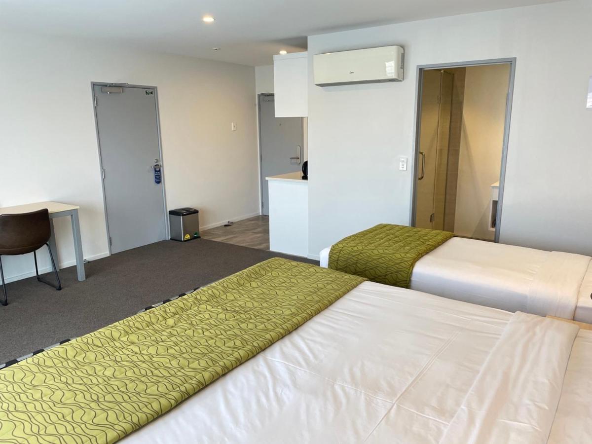 2 On Whiteleigh And 239 On Lincoln Motel ไครสต์เชิร์ช ภายนอก รูปภาพ A typical studio apartment