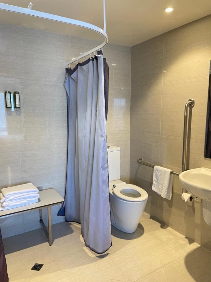 2 On Whiteleigh And 239 On Lincoln Motel ไครสต์เชิร์ช ภายนอก รูปภาพ A shower curtain
