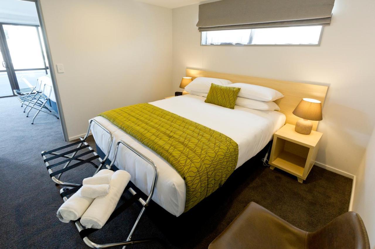 2 On Whiteleigh And 239 On Lincoln Motel ไครสต์เชิร์ช ภายนอก รูปภาพ A bedroom at the hotel