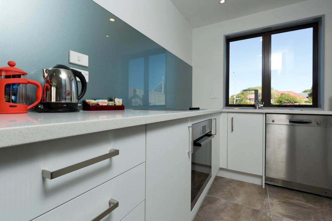 2 On Whiteleigh And 239 On Lincoln Motel ไครสต์เชิร์ช ภายนอก รูปภาพ A modern kitchen