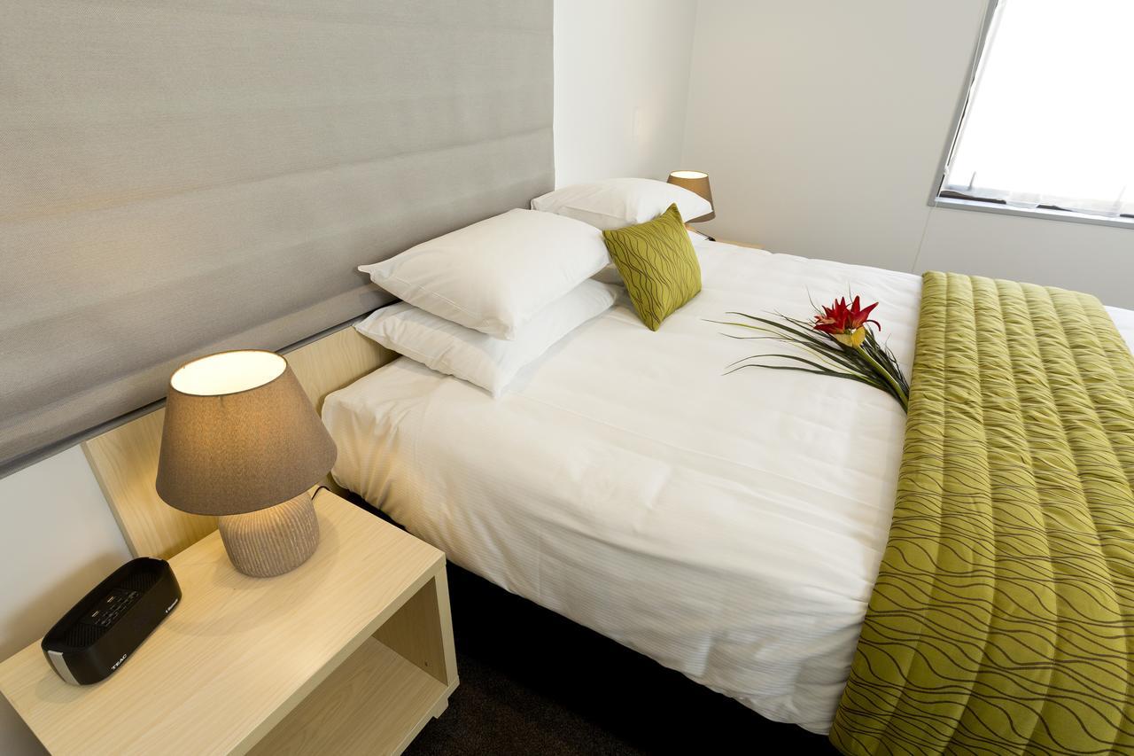 2 On Whiteleigh And 239 On Lincoln Motel ไครสต์เชิร์ช ภายนอก รูปภาพ A bedroom at the hotel