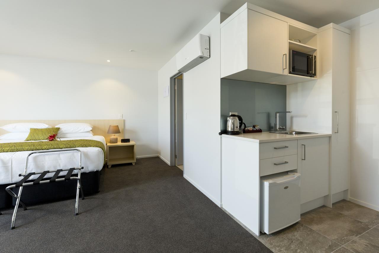 2 On Whiteleigh And 239 On Lincoln Motel ไครสต์เชิร์ช ภายนอก รูปภาพ Studio apartment with kitchenette
