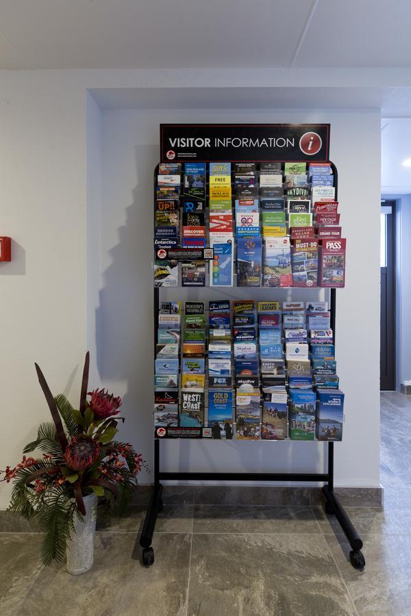 2 On Whiteleigh And 239 On Lincoln Motel ไครสต์เชิร์ช ภายนอก รูปภาพ A rack of tourist maps