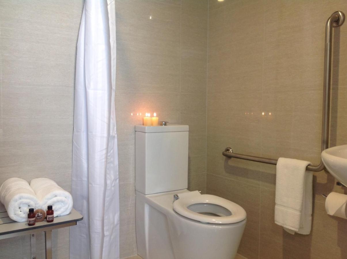 2 On Whiteleigh And 239 On Lincoln Motel ไครสต์เชิร์ช ภายนอก รูปภาพ A wet room